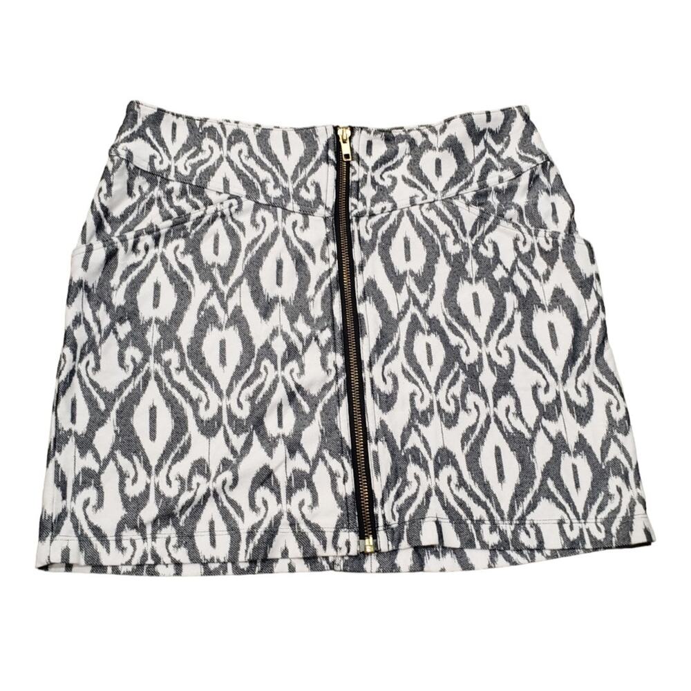 Black & White Unique Design Front Zip Up Mini Skirt w. Pockets | Size Medium